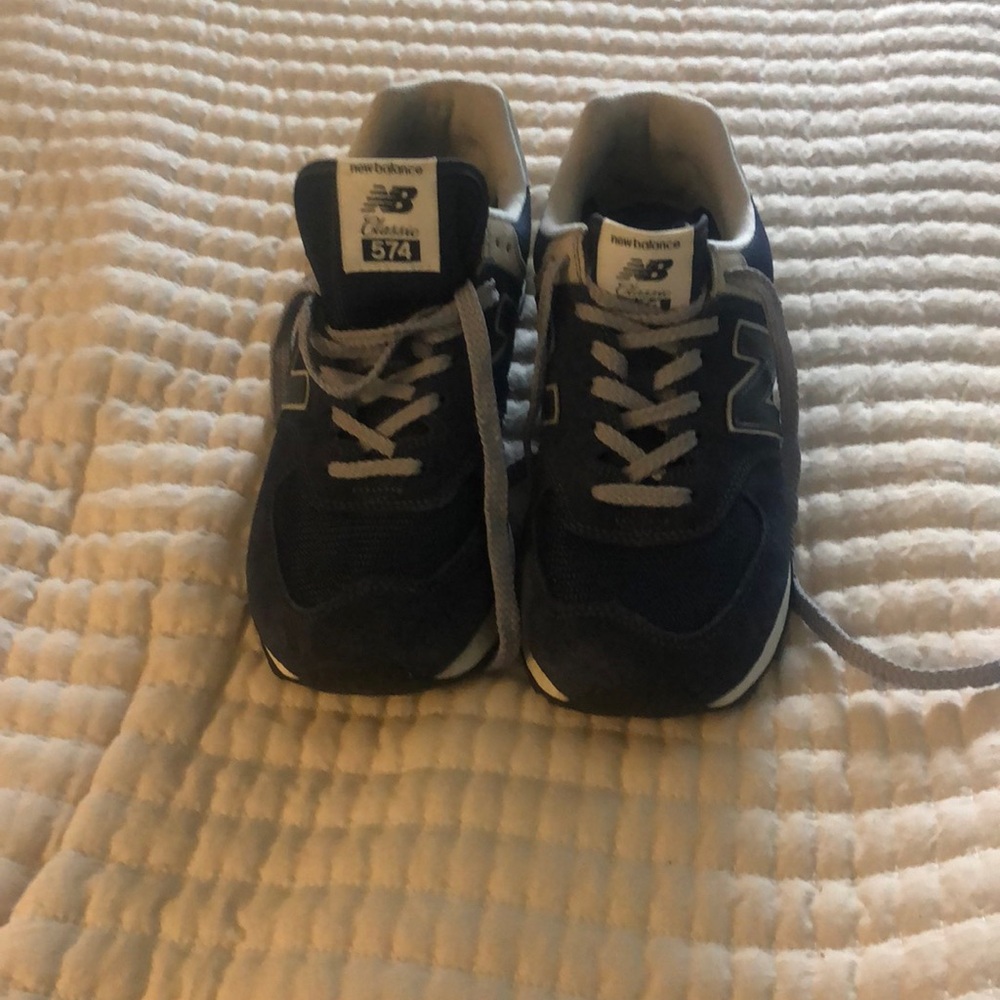 574 New Balance 101/2 women’s tennis Shoe. Blue/grey.